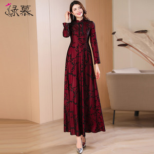 高级感酒红色提花连衣裙女2026春秋新款遮肚子减龄奢华大摆长裙子