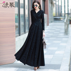 高级感黑色连衣裙长袖2026春秋女装新款气质V领修身显瘦大摆长裙