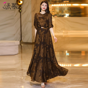 高级感咖色提花连衣裙女夏季2026新款高端精致收腰气质显瘦长裙