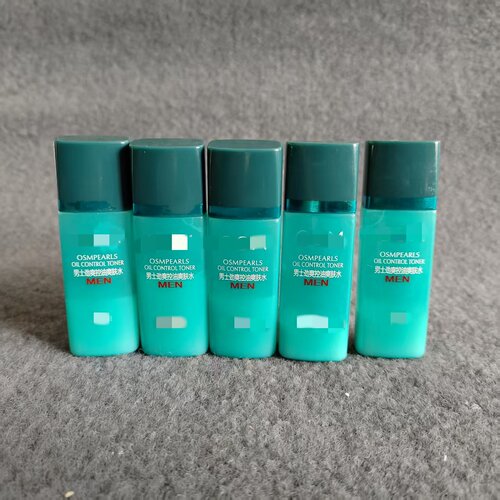 一元发5瓶！瑕疵看好介绍！欧//shi/曼男士劲爽控油爽肤水15ml