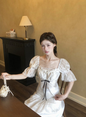 桃可了《油画咖啡店》蝴蝶结方领收腰开衫蕾丝吊带倒褶半裙三件套