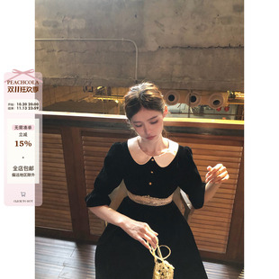 桃可了《甜心蕾丝》复古娃娃领丝绒连衣裙蕾丝收腰镂空气质小黑裙