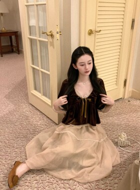 限时7折◆《cocoa布蕾》棕色丝绒上衣裸茶半裙优雅气质千金套装女