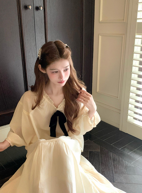 桃可了 仙仙的诗意 生层色棉质v领花边长袖衬衫女秋高腰半裙套装