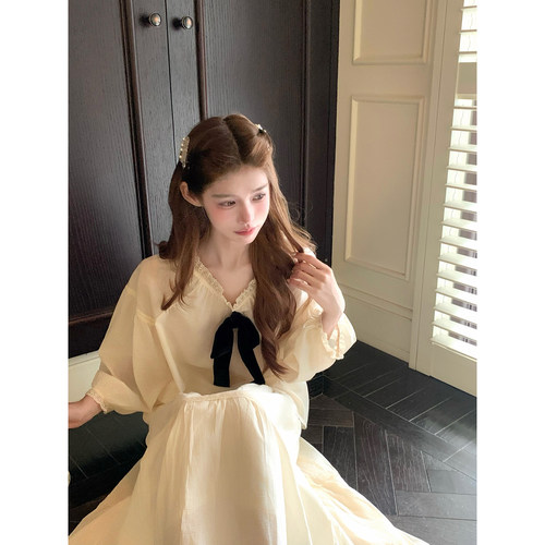 桃可了 仙仙的诗意 生层色棉质v领花边长袖衬衫女秋高腰半裙套装