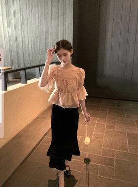桃可了《珠光珊瑚》方领珠光细闪收腰上衣+丝绒包臀鱼尾半裙夏季