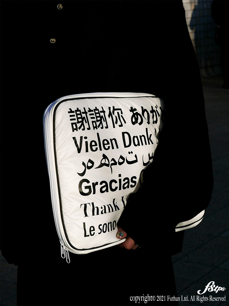 fstps 2021aw 谢谢你系列 创意文字印花图案 手拿抱枕包 内胆包