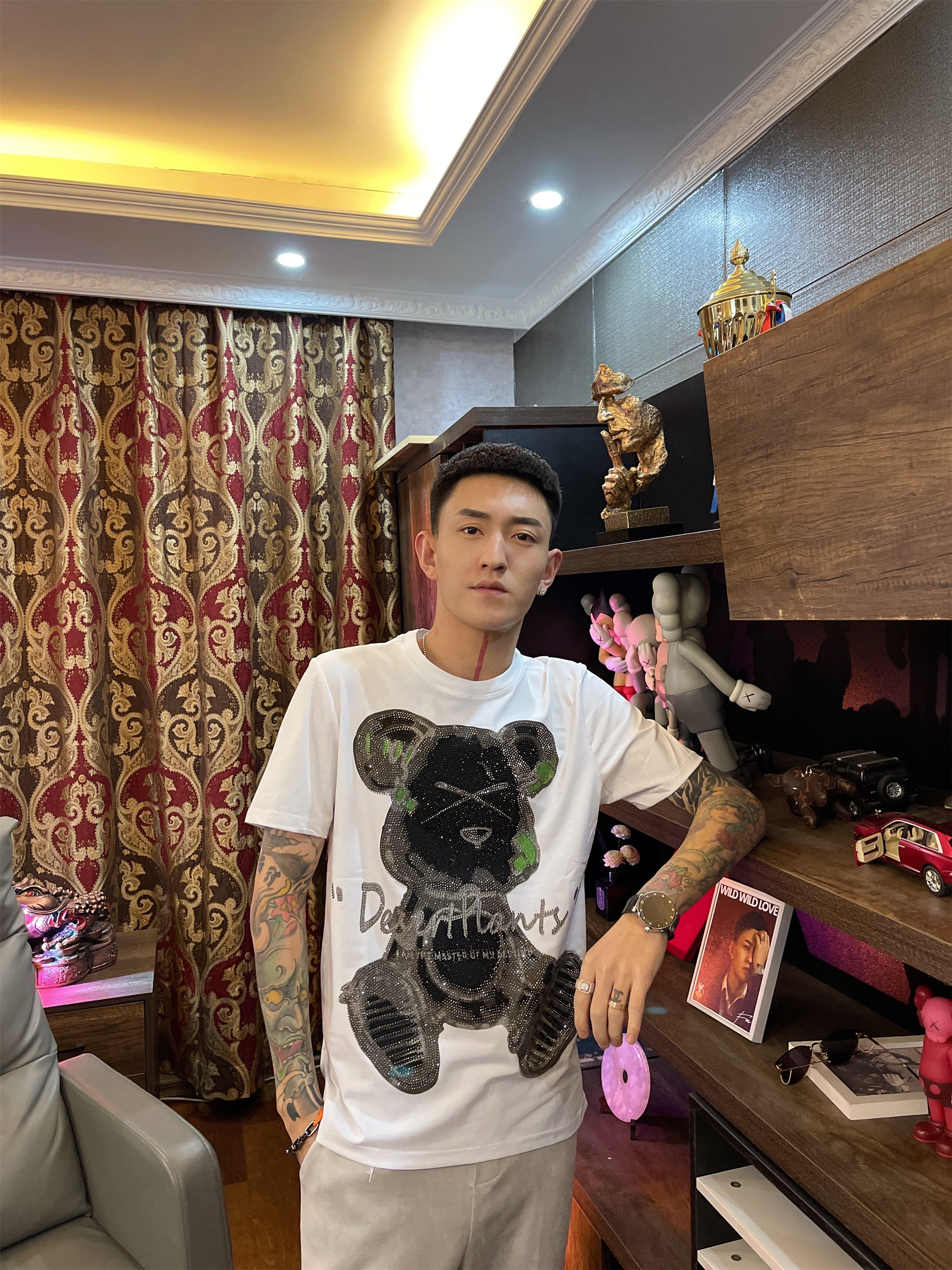 网红同款修身短袖休闲圆领烫钻半袖夏季潮男精神小伙印花打底t恤