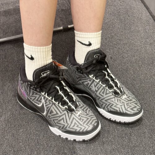 Nike LBJ NXXT GENISUS EP 低帮 篮球鞋 男款 黑色HF0711-004