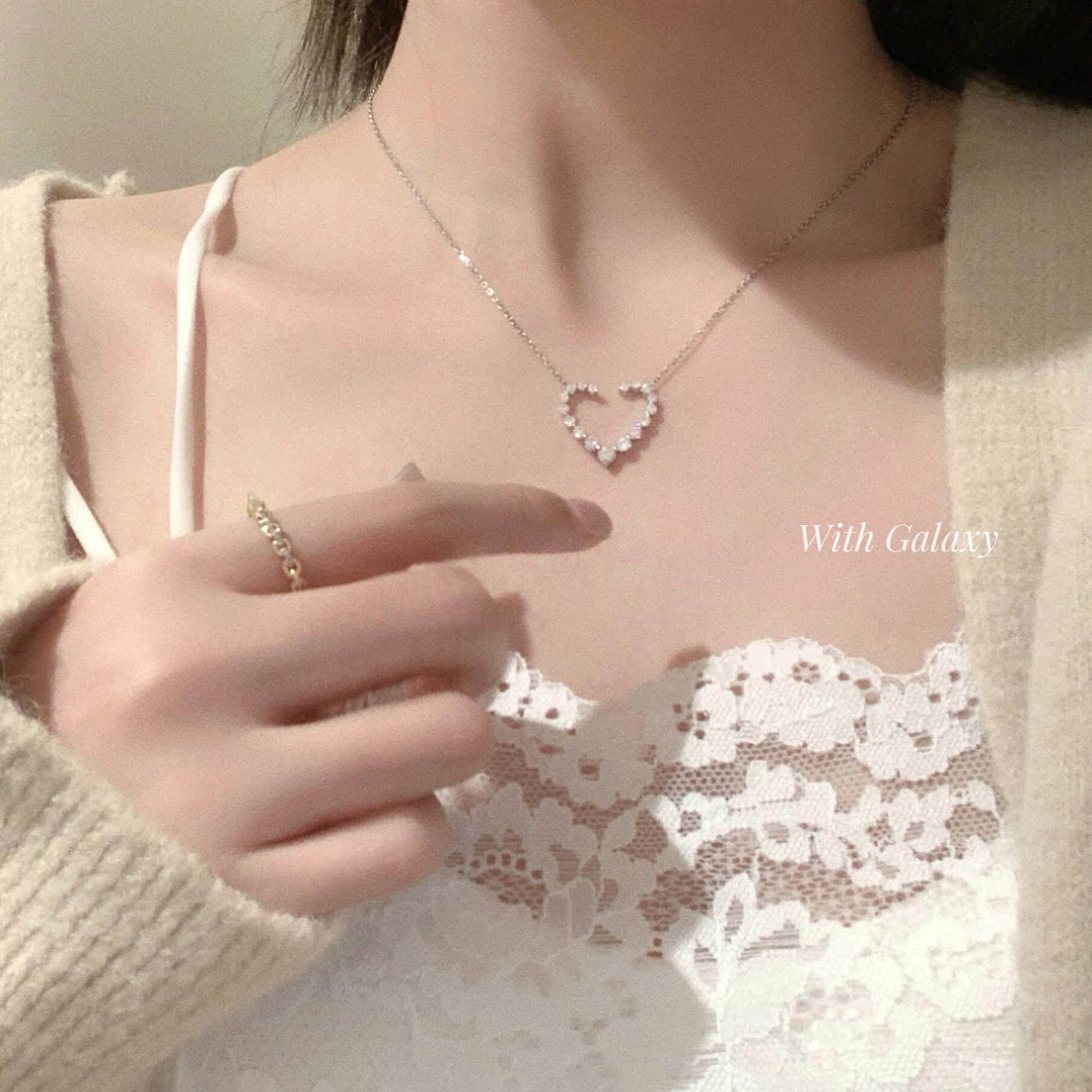 新款潮流饰简约镂空心形爱心满钻吊坠锁骨项链轻奢礼物女