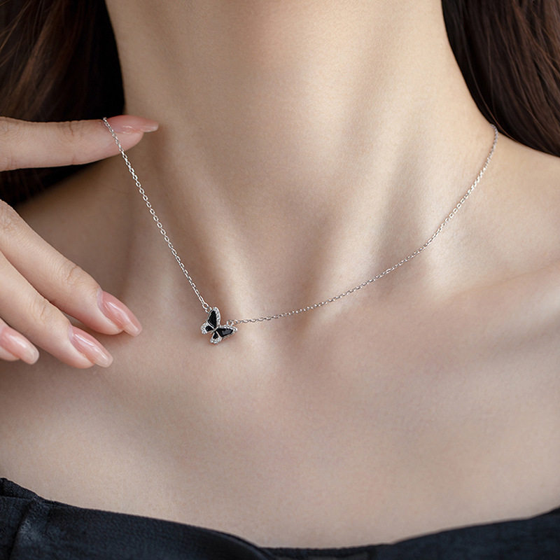 黑色蝴蝶项链女夏季小众设计颈链2026年新款轻奢高级感爆款锁骨链