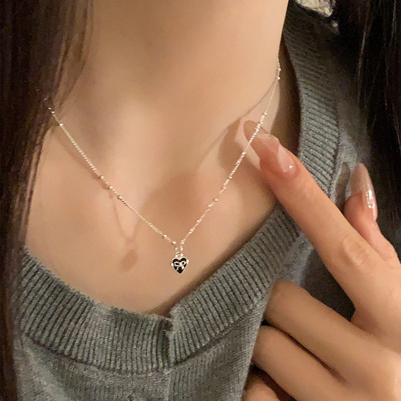黑色滴釉爱心蝴蝶结项链女简约小巧甜酷设计颈链轻奢气质锁骨链潮