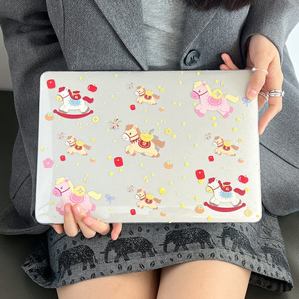 适用MacBookAir保护壳13寸软闪闪小马2025款M5Pro14/16寸苹果笔记本电脑外壳保护套