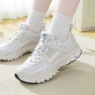 Nike运动鞋休闲鞋耐克女鞋跑步鞋VOMERO 5官方正品女款HF6998-100