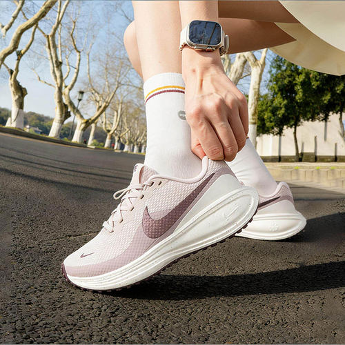 NIKE耐克跑鞋女鞋2026新款春季运动鞋REVOLUTION 8训练减震跑步鞋