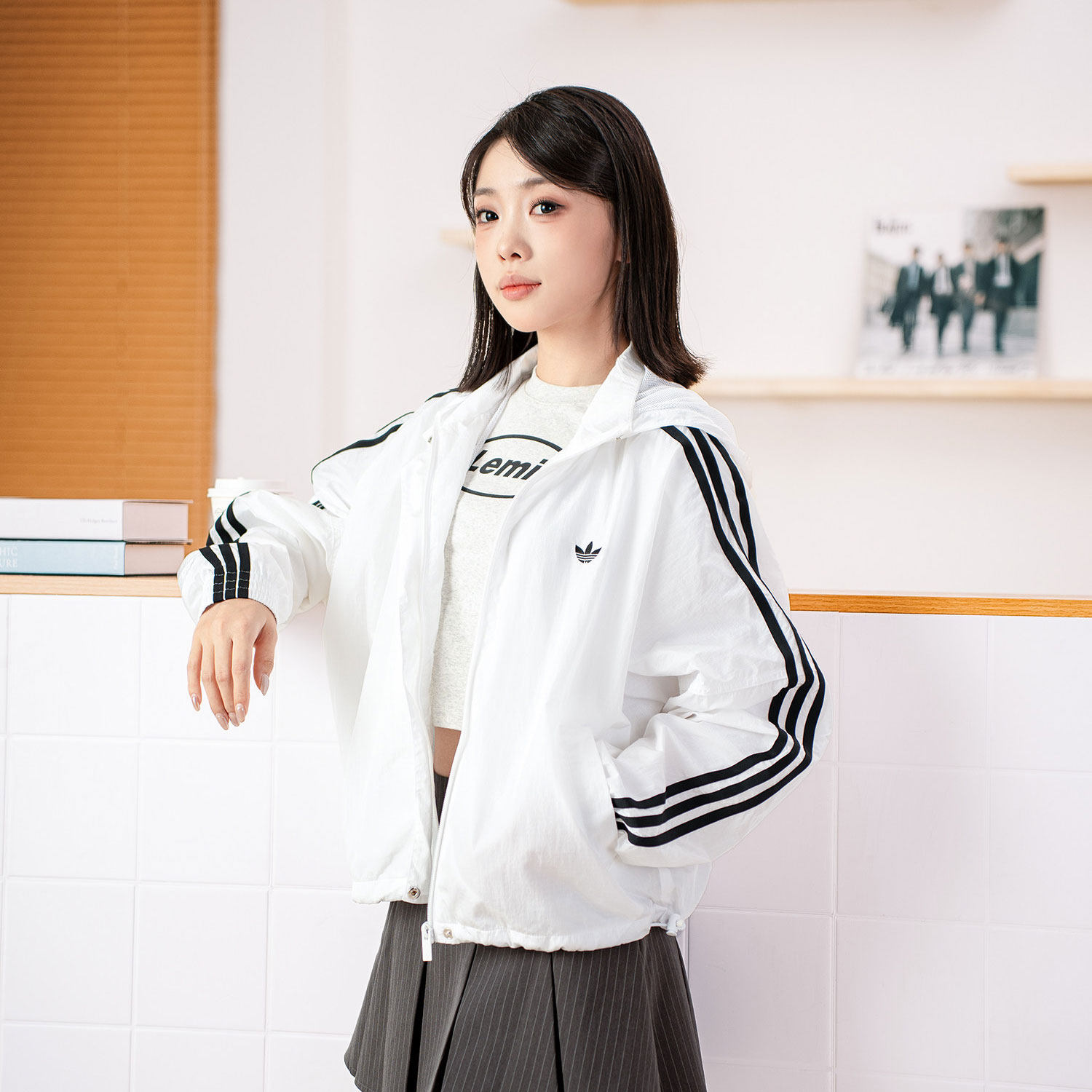 阿迪达斯三叶草外套女2026春季新款运动服白色防风衣连帽休闲夹克