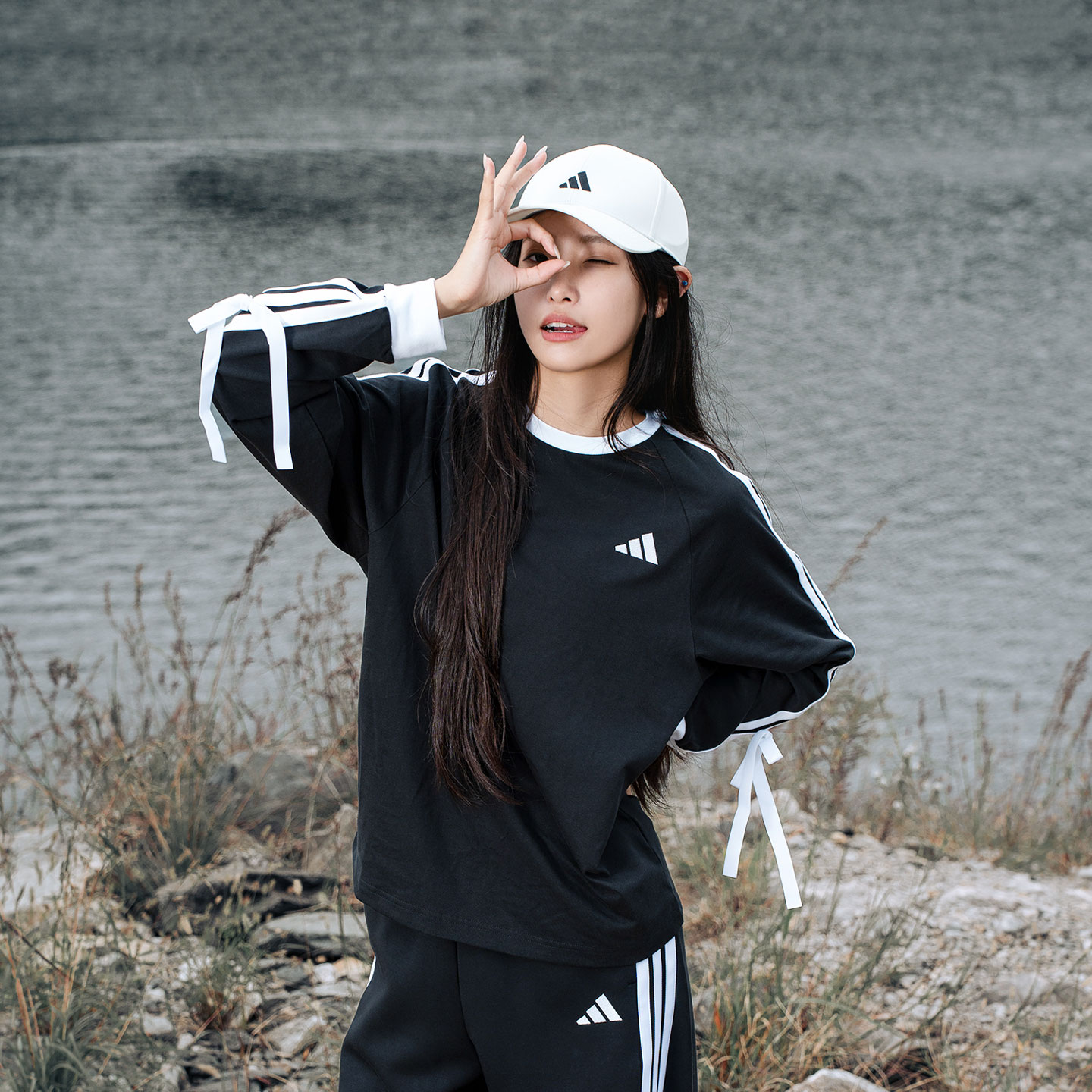 阿迪达斯卫衣女装2025冬季运动服训练上衣纯棉黑色长袖T恤KG3858