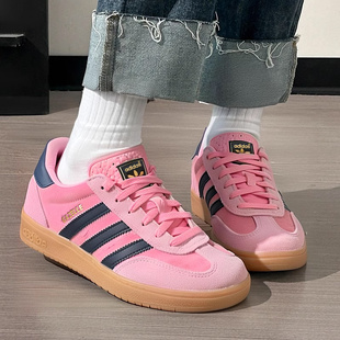 女鞋 运动休闲鞋 冬季 低帮板鞋 IE7002 款 阿迪达斯三叶草草莓熊德训鞋