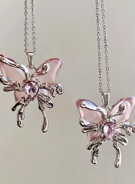 甜酷辣妹纯欲甜美粉色蝴蝶雾面液态蝴蝶吊坠项链女水滴锆石项链