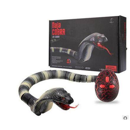 仿真假蛇会动奇特整蛊玩具爬行动物遥控响尾蛇感应眼镜银环蛇搞怪