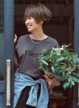 any FAM绒毛标志尾部设计感通勤T恤女ONWARD