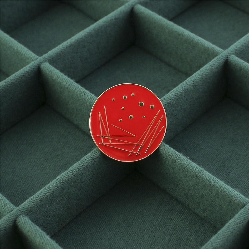 1个红色圆形几何线条胸针金属星球徽章卡通笔袋胸章衣服扣针