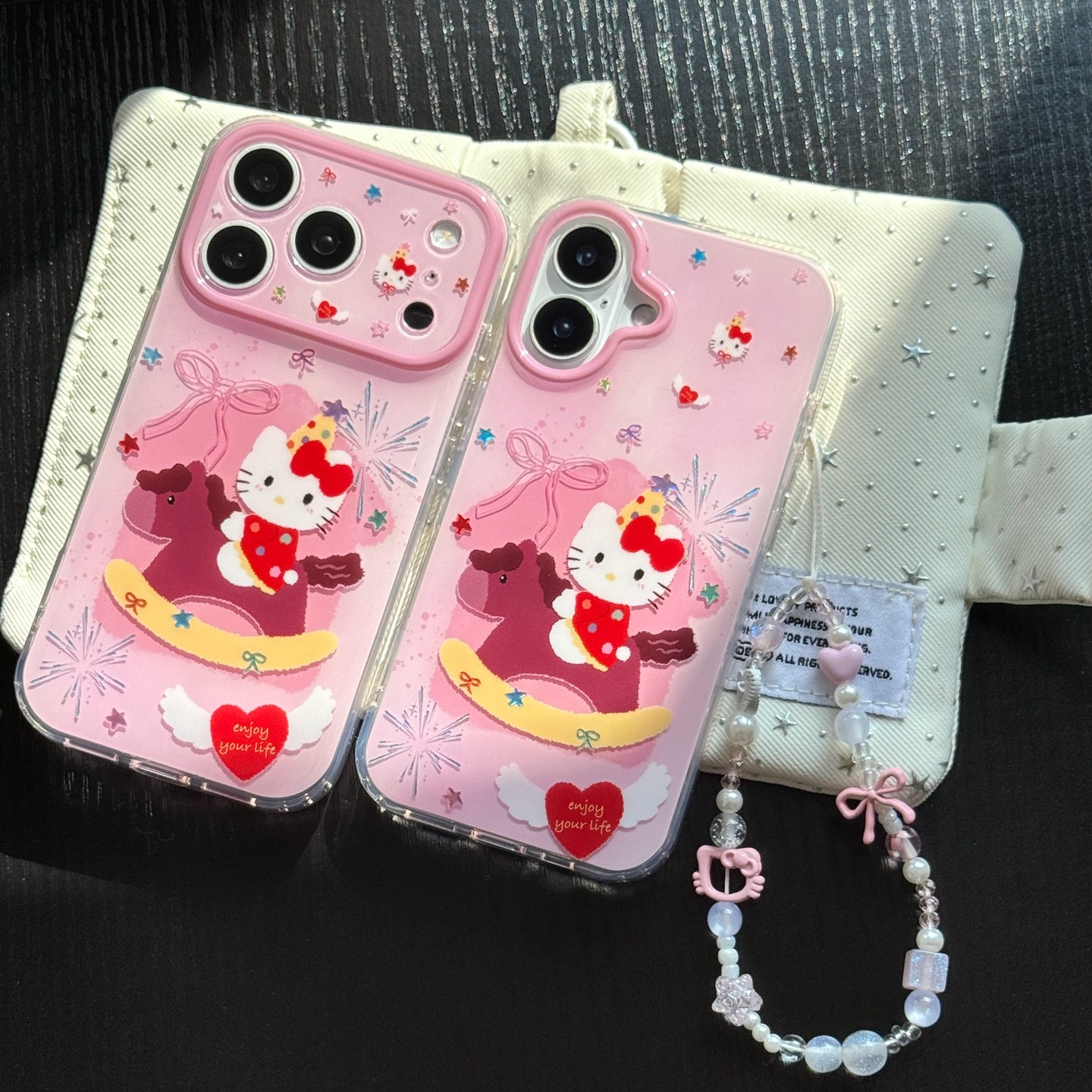 简约新款HelloKitty卡通木马粉色适用苹果iPhone17promax手机壳16/15/14/13保护套可爱小众新款不撞款手链女