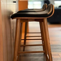 Черная подушка, персиковая краска, 60см