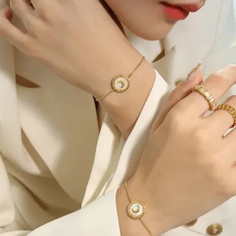 情侣款月亮白贝手链项链套装首饰不掉色月牙饰品钛钢时尚耳环女生