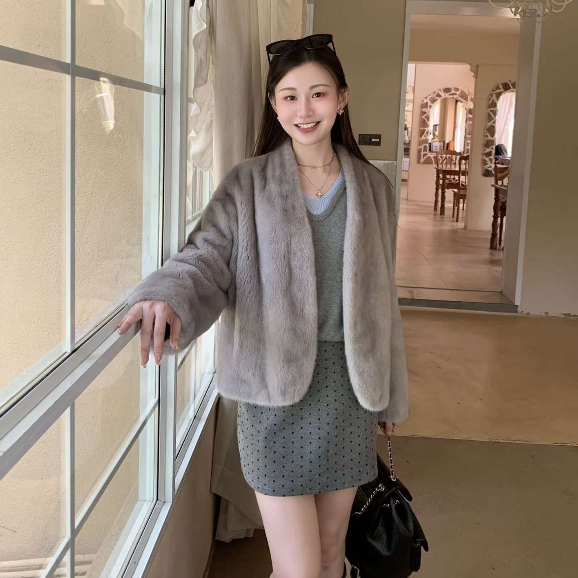 新款水貂绒环保皮草貂皮大衣皮毛一体V领短款年轻秋冬毛毛外套女