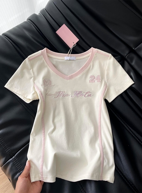 美式甜美刺绣字母拼色V领短袖t恤女夏修身撞色设计感短款甜辣上衣
