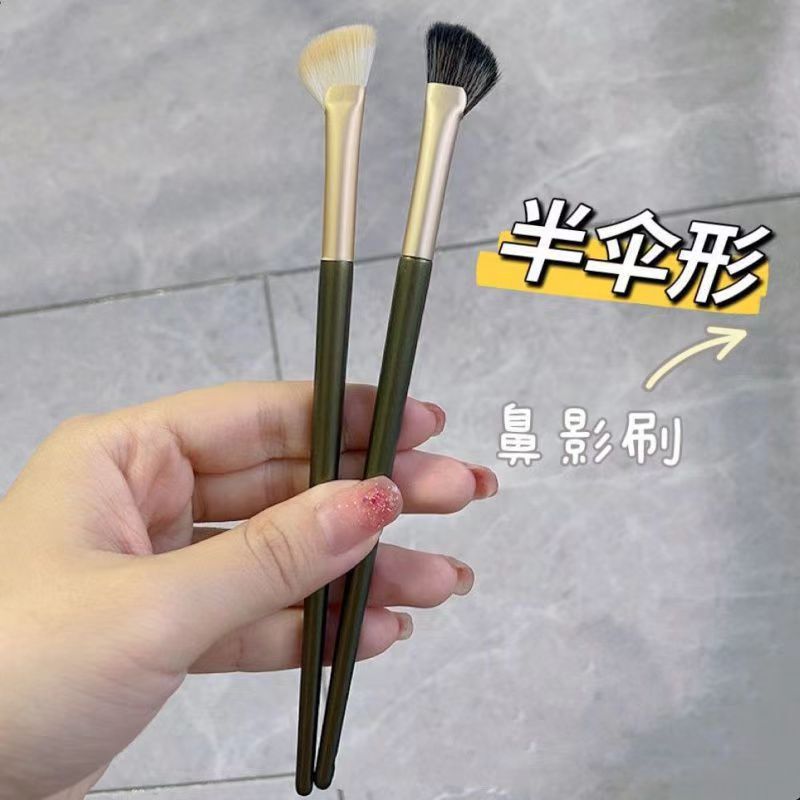 半扇鼻影刷化妆刷镰刀形斜头小扇