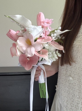 new温柔蜜桃粉手捧花法式郁金香蝴蝶兰混搭婚礼领证新娘仿真花束