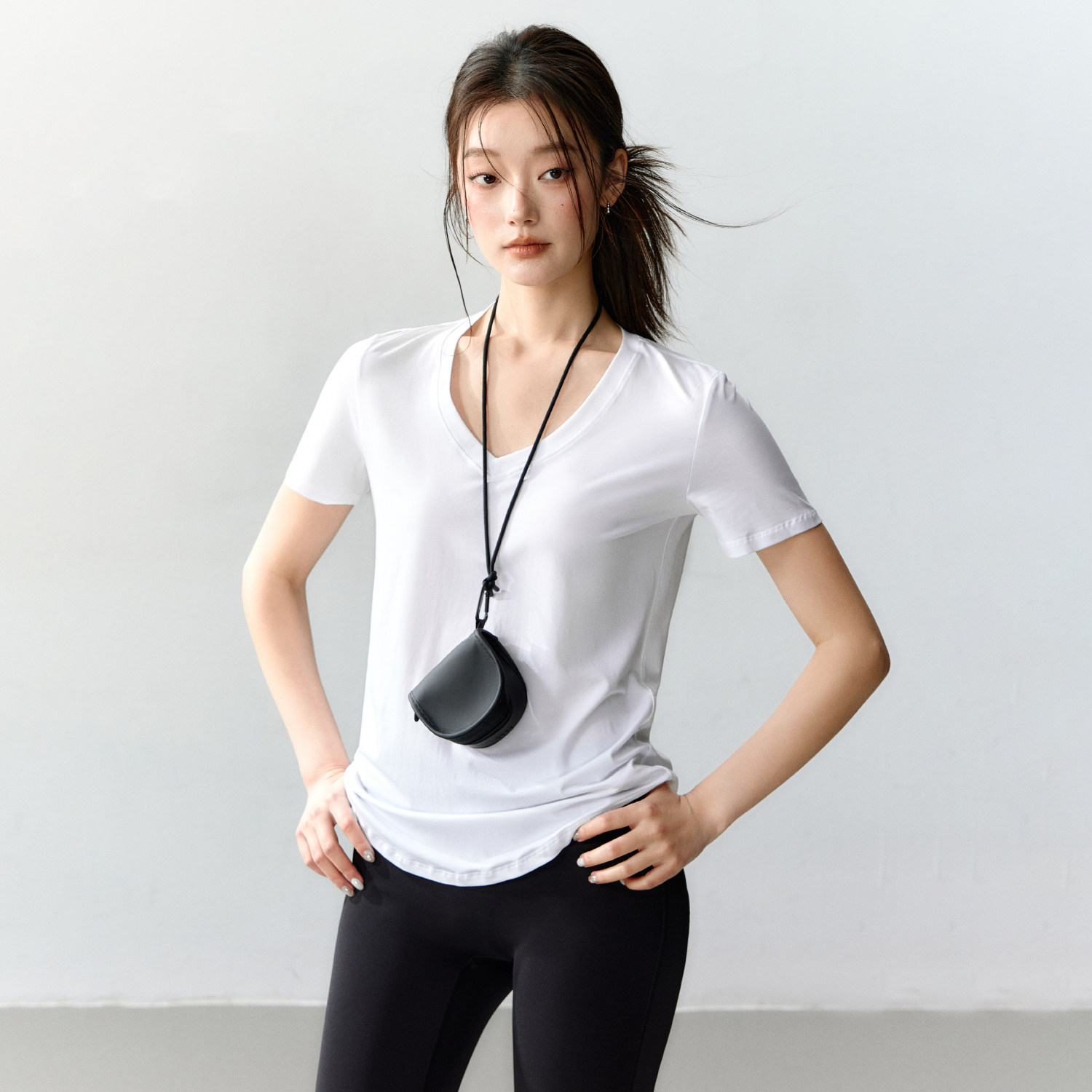 宽松速干瑜伽服短袖女夏新款户外跑步训练健身T恤V领显瘦运动上衣