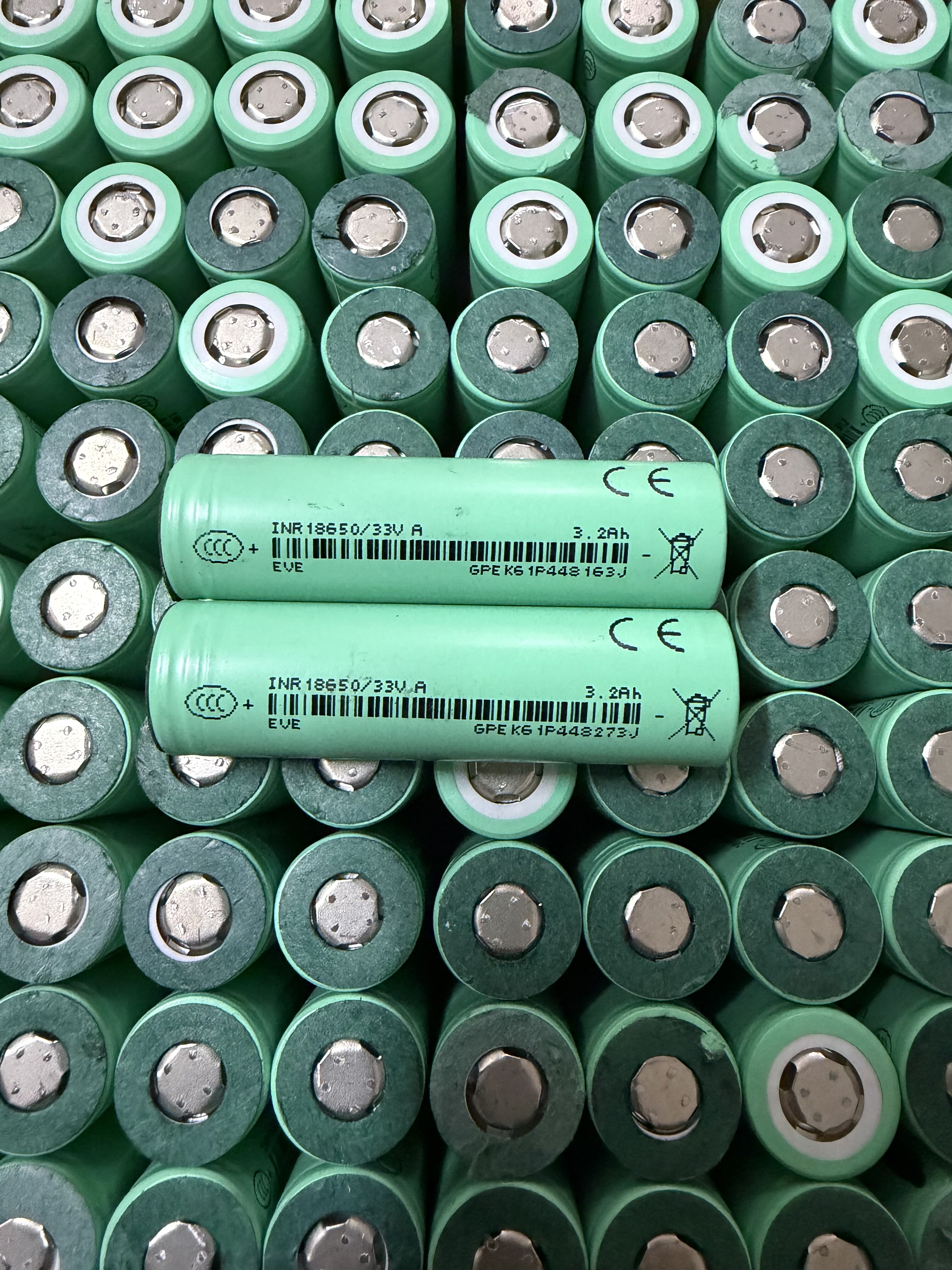 亿纬33V拆机18650动力锂电池3200毫安3.7V3C放电电动车电动工具