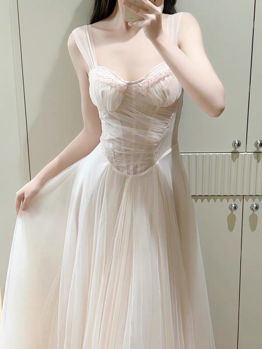 「少女手礼」法式网纱鱼骨蕾丝刺绣连衣裙吊带荷叶边礼服,女装/女士精品,礼服/晚装,淘宝优惠券,粉丝福利购,淘宝优惠卷