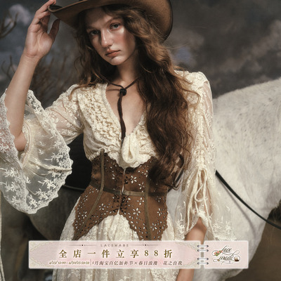 LaceMade 白马公主 法式复古重工蕾丝v领连衣裙麂皮鱼骨腰封套装
