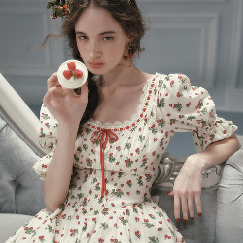 LaceMade 草莓乐园 法式田园风棉质少女收腰显瘦中袖碎花连衣裙女