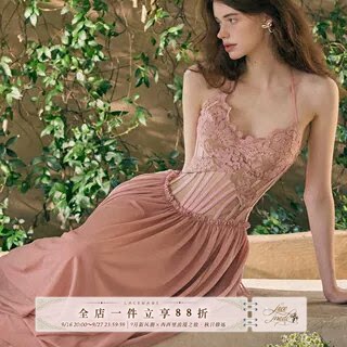 LaceMade 蝶金娘 法式温柔设计感度假重工粉色鱼骨挂脖连衣裙夏日