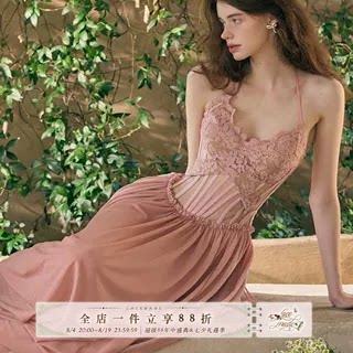 LaceMade 蝶金娘 法式温柔设计感度假重工粉色鱼骨挂脖连衣裙夏日