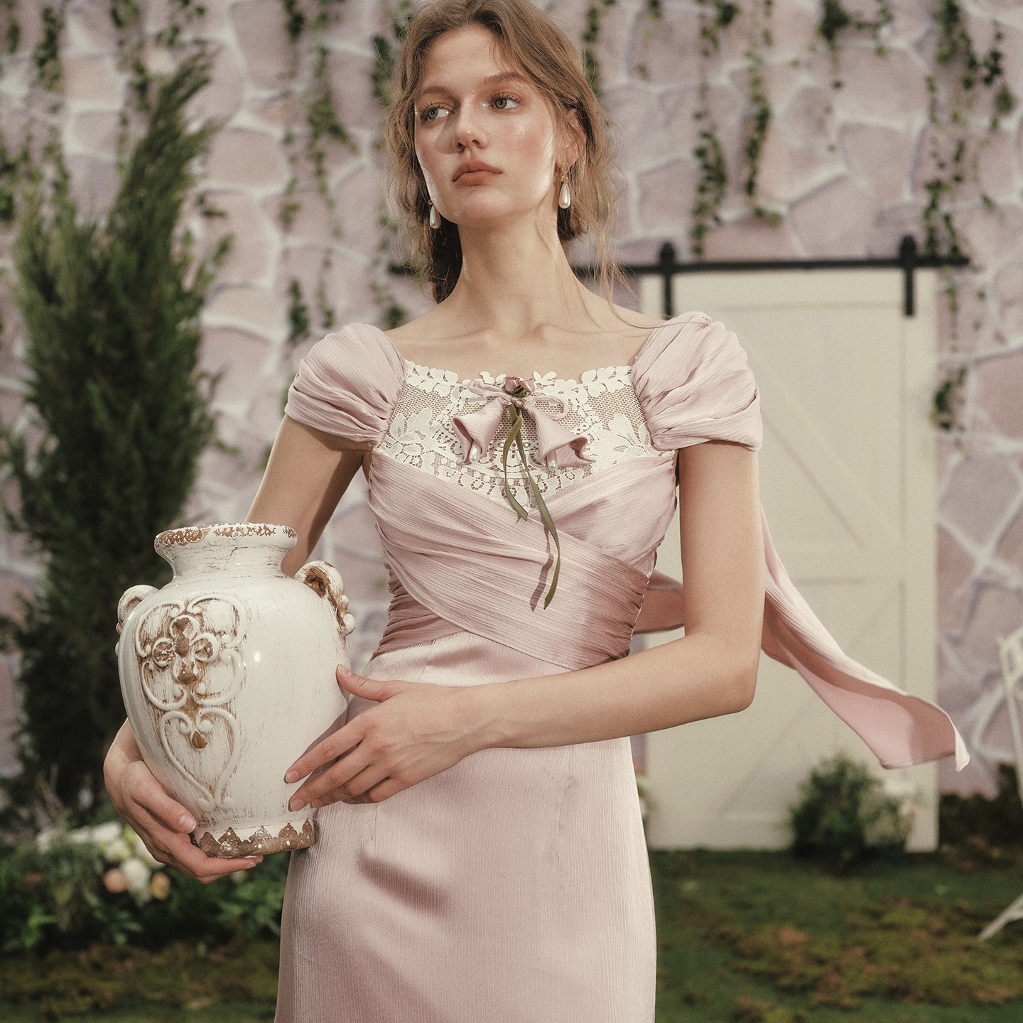 LaceMade 恋上马蹄莲 法式设计感古典礼服裙蕾丝拼接缎面连衣裙女