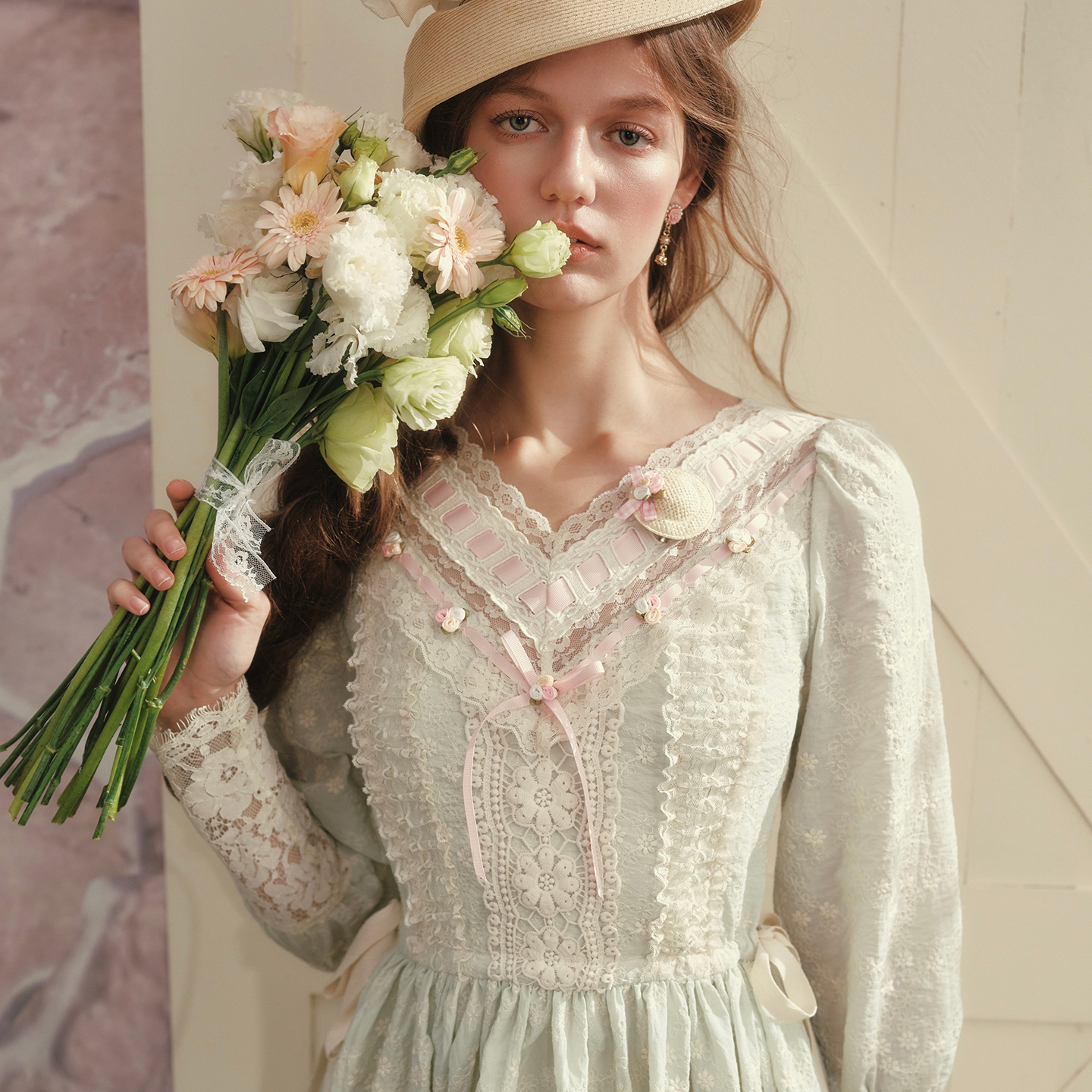 LaceMade 踏青小草帽 法式田园初恋v领蕾丝拼接绿色长袖连衣裙女