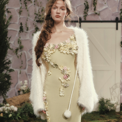 LaceMade 格林香颂 法式重工设计感花朵毛针织吊带绿色开叉连衣裙