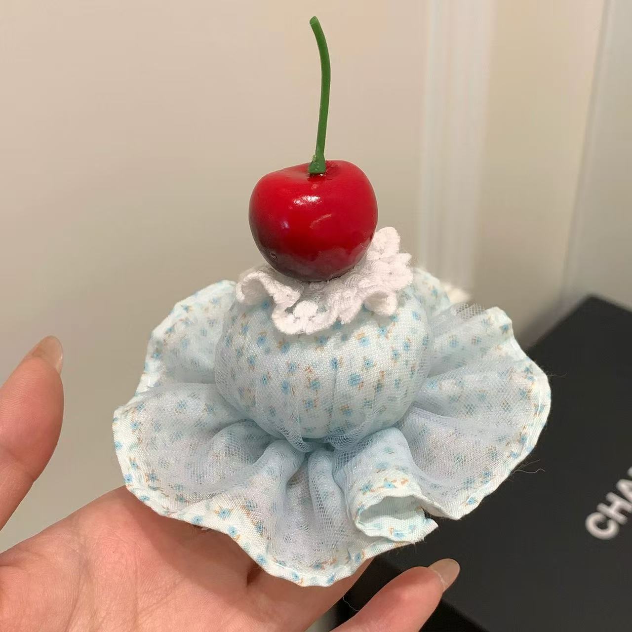 樱桃蛋糕侧边夹网纱生日帽发夹