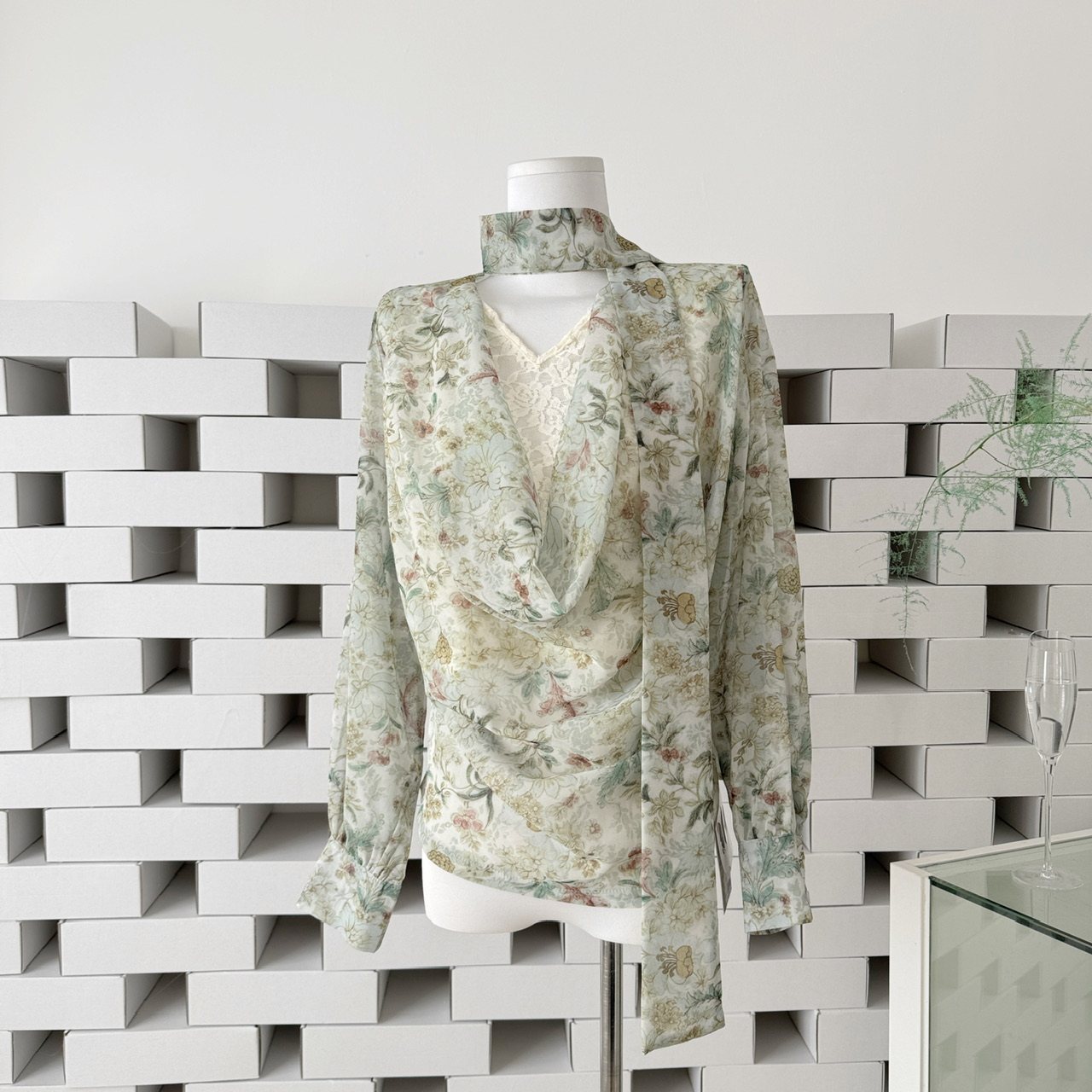 2026春季超火独特超好看绝美上衣高级感轻奢减龄洋气碎花雪纺衬衫