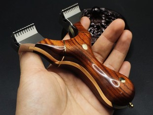 黄铜夹片弓钛合金龙齿快压乘风弹弓户外竞技扁皮筋飞虎弓弹工