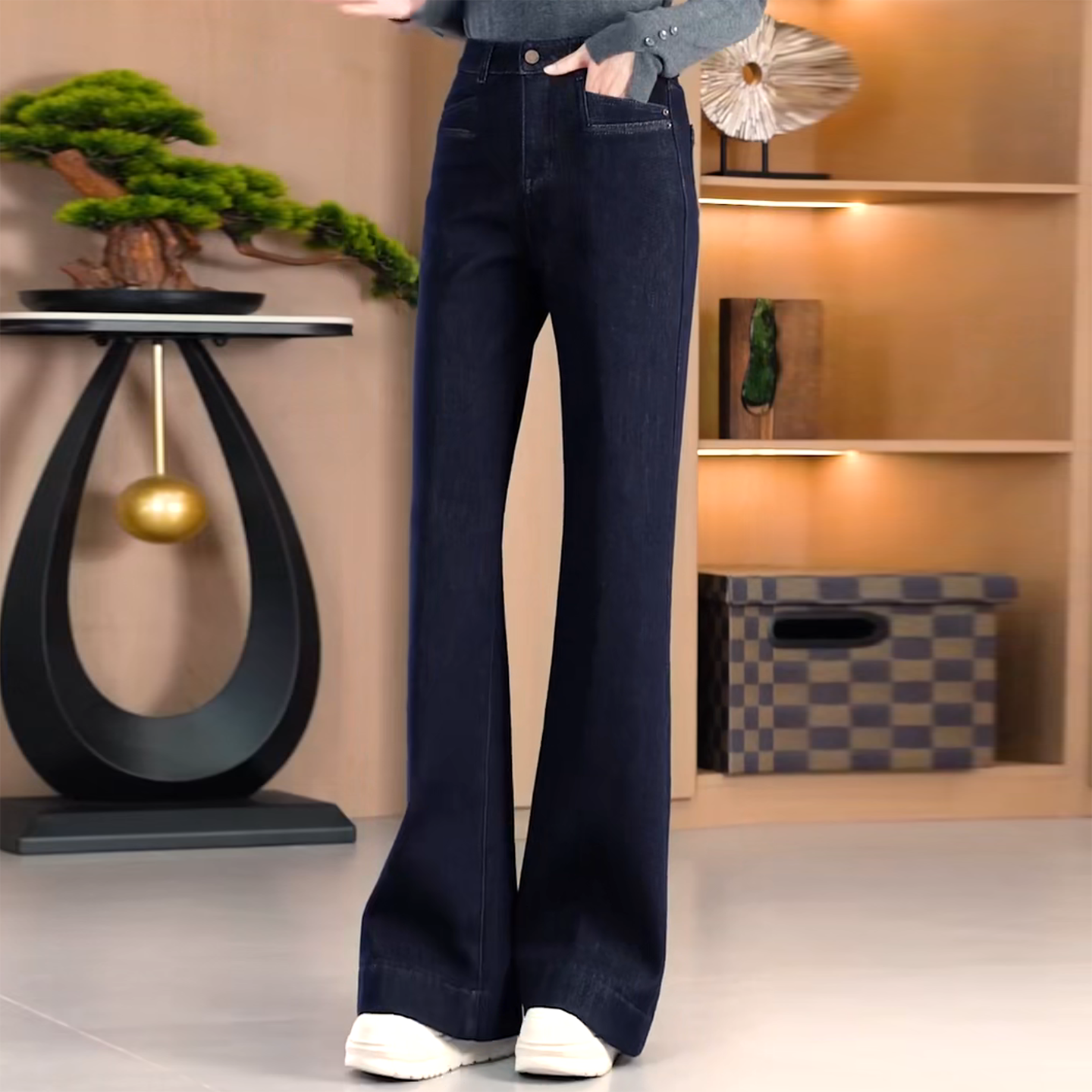 丹宁蓝微喇牛仔裤女2025新款