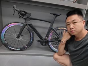 老刘只懂车UPLAND阿普兰r70碳纤维公路车KOMCAS七彩祥云碳辐条轮