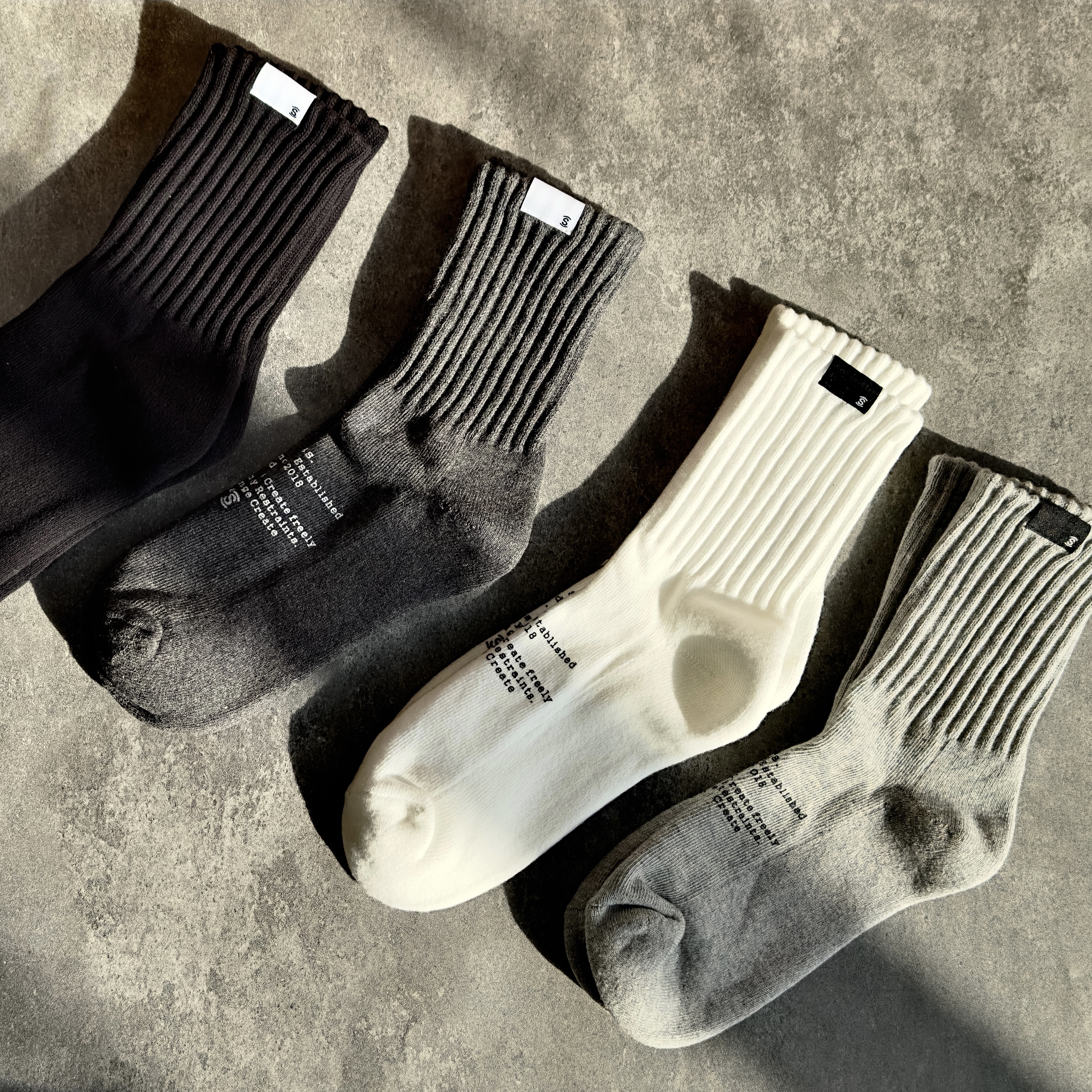 ARMORMADNESS日系复古中筒袜