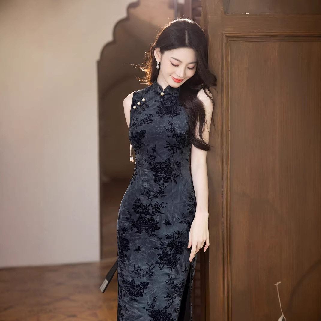 2026新中式黑色无袖植绒长旗袍女春夏日常绝美民国风连衣裙礼服